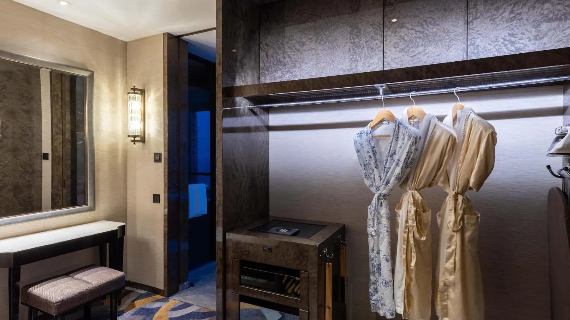 *****  Wanda Vista Zhengzhou Hotel China
