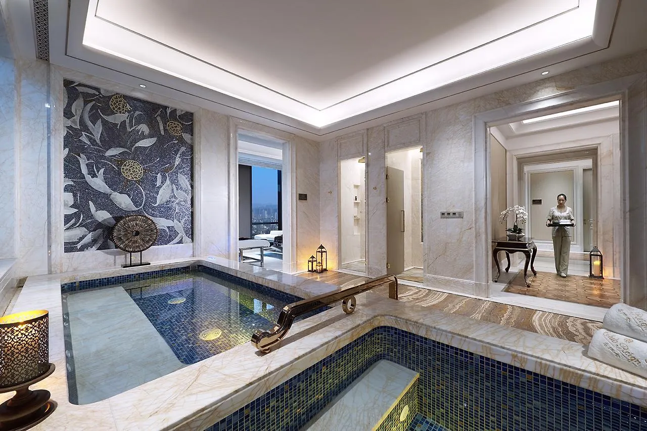 Wanda Vista Zhengzhou Hotel 5*,  China
