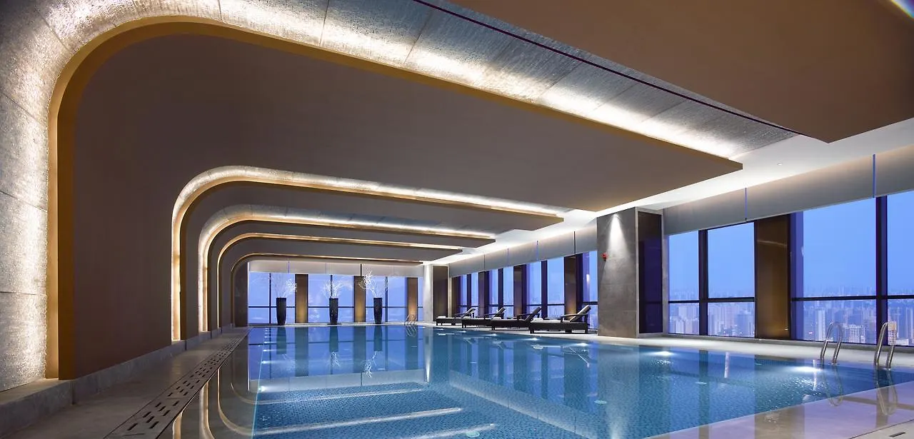 Wanda Vista Zhengzhou Hotel 5*,